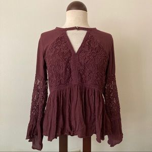 •American Eagle 🦅 • Lace peasant top